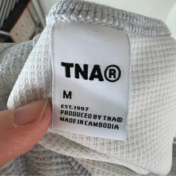 Aritizia TNA Waffle Crop Top Gray Size M - Picture 9 of 10